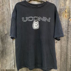 VTG UCONN Footlocker tee